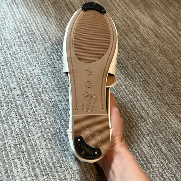 Brand New White SHOES - Picture 4 of 4